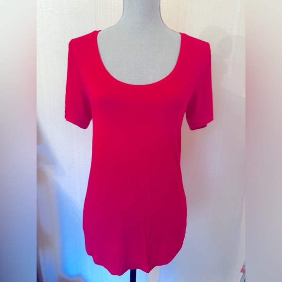 ARITZIA Pink Scoop Neck Babaton T SIZE : Medium - Picture 1 of 3